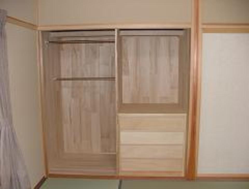 収納の内部はすべて桐材を使用。 防虫効果、調湿効果に優れています。
